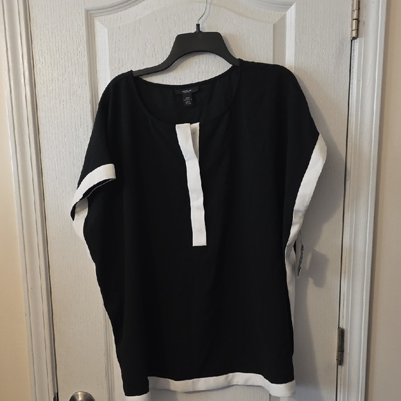 Alfani Tops - ALFANI BLACK AND WHITE TOP